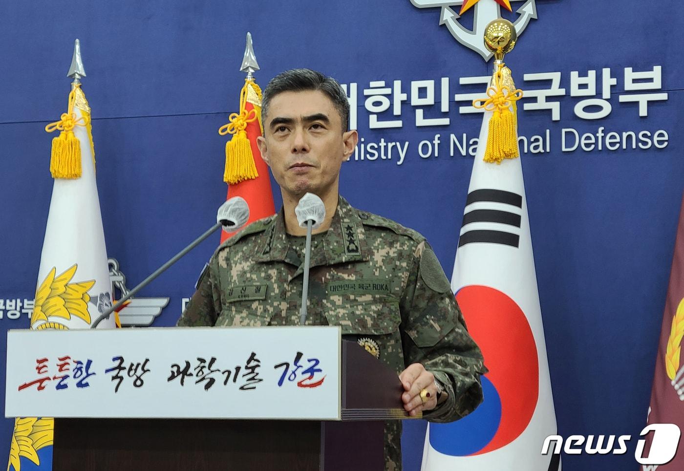 본문 이미지 - 합동참모본부 작전본부장 시절 서울 용산구 국방부 청사 브리핑룸에서 발표 중인 강신철 국방부 장관 후보자. ⓒ 뉴스1 허고운 기자