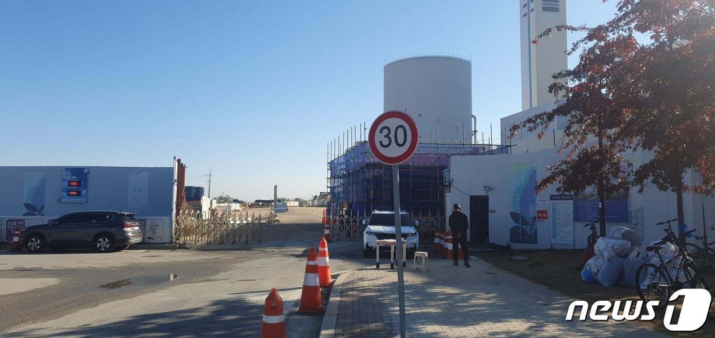 본문 이미지 - 2일 근로자 사망사고가 발생한 예산 삽교읍 ‘충남내포가스복합발전 건설공사’ 현장 출입구 모습. 2022.11.02 뉴스1 ⓒ News1 이찬선 기자