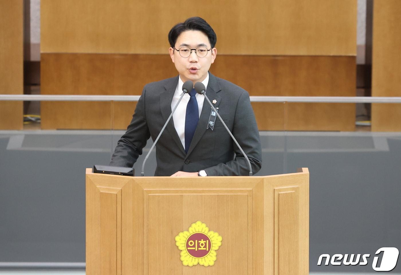 본문 이미지 - 경기도의회 문승호 의원(민주·성남1)이 2일 5분 자유발언을 하고 있다.(경기도의회 제공)/