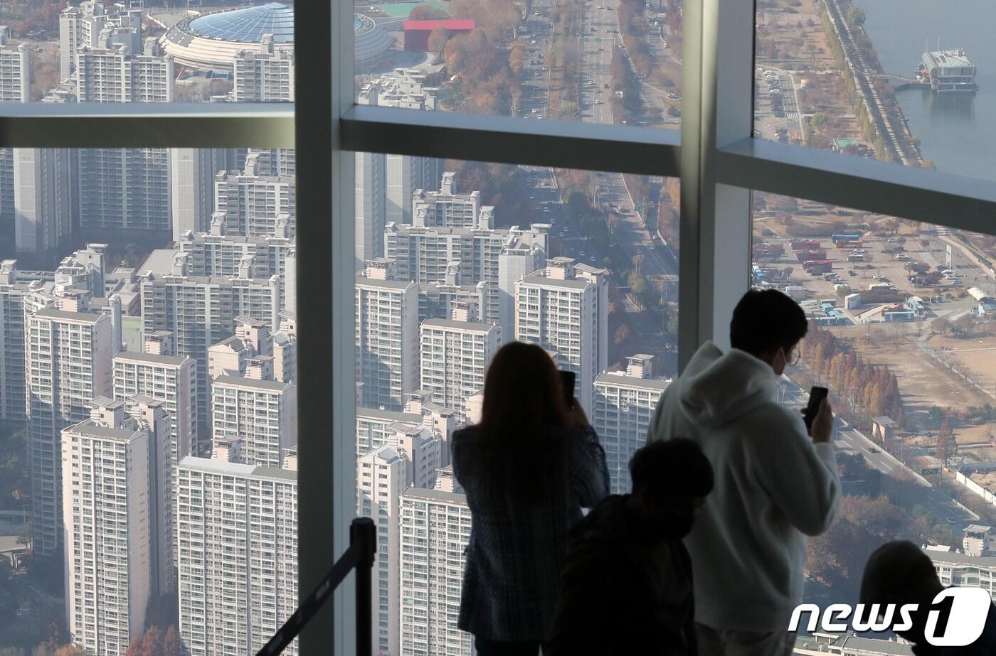 본문 이미지 - 서울 시내 아파트 단지의 모습. 2022.11.20/뉴스1 ⓒ News1 김진환 기자