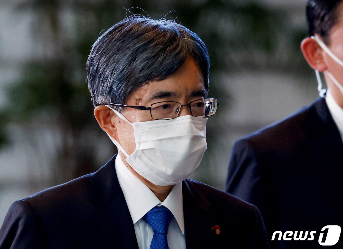 본문 이미지 - 기시다 후미오 일본 총리가 정치자금을 부적절하게 기재한 것이 발각 된 데라다 미노루 총무상이 제출한 사임서를 수리하기로 결정했다고 일본 공영 NHK가 20일 보도했다. 후임 인사는 오는 21일 바로 결정할 것으로 보인다. ⓒ 로이터=뉴스1 ⓒ News1 이서영 기자