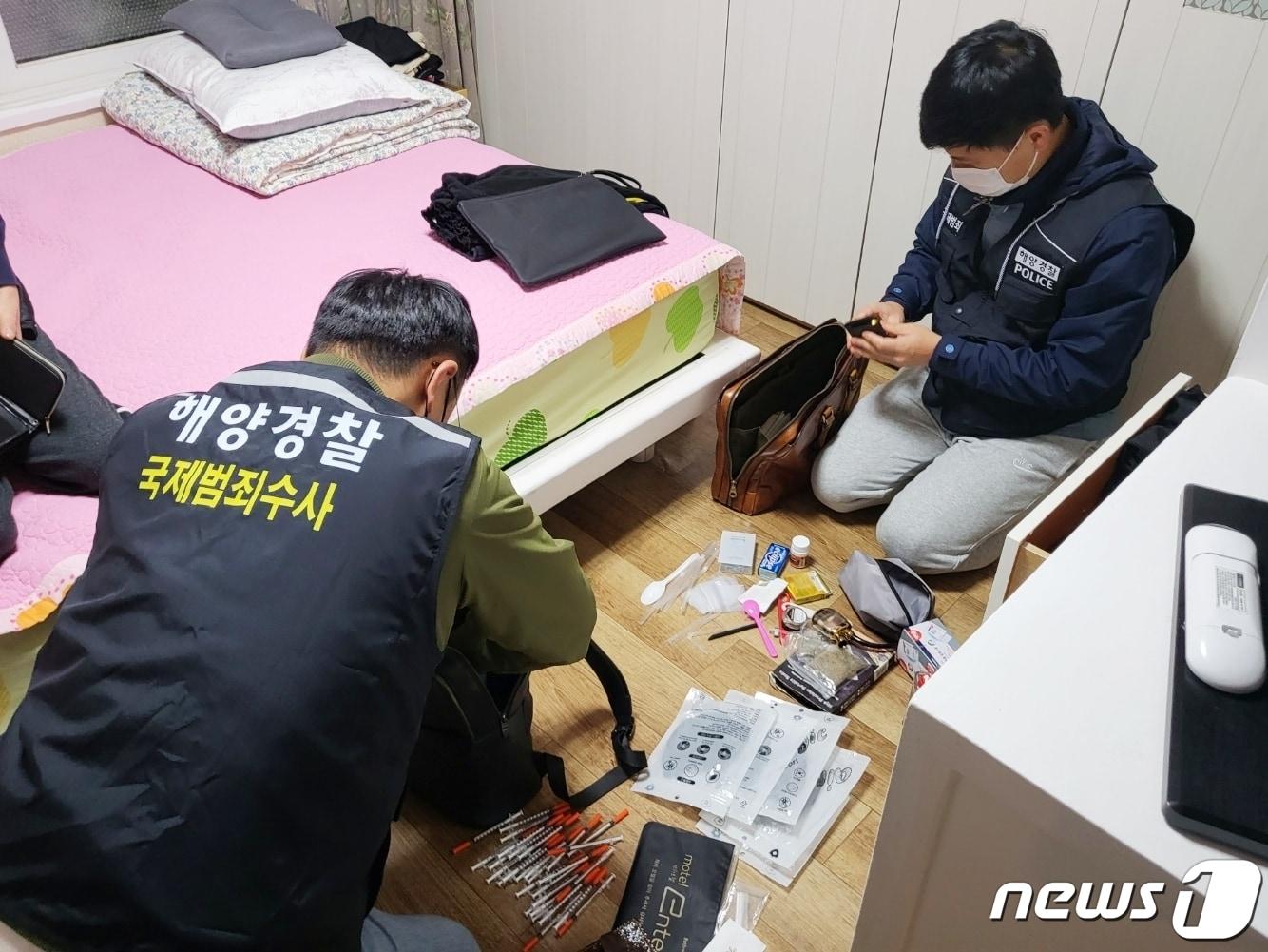 본문 이미지 - 통영해양경찰서는 경남 통영, 고성, 진주 등에서 마약류관리에 관한 법률위반으로 A씨 등 5명을 검거했다고 21일 밝혔다.(통영해경 제공)