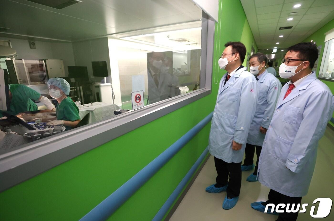 조규홍 보건복지부 장관이 21일 오전 대구 동구의 대구경북첨단의료산업진흥재단을 찾았다. (보건복지부 제공)