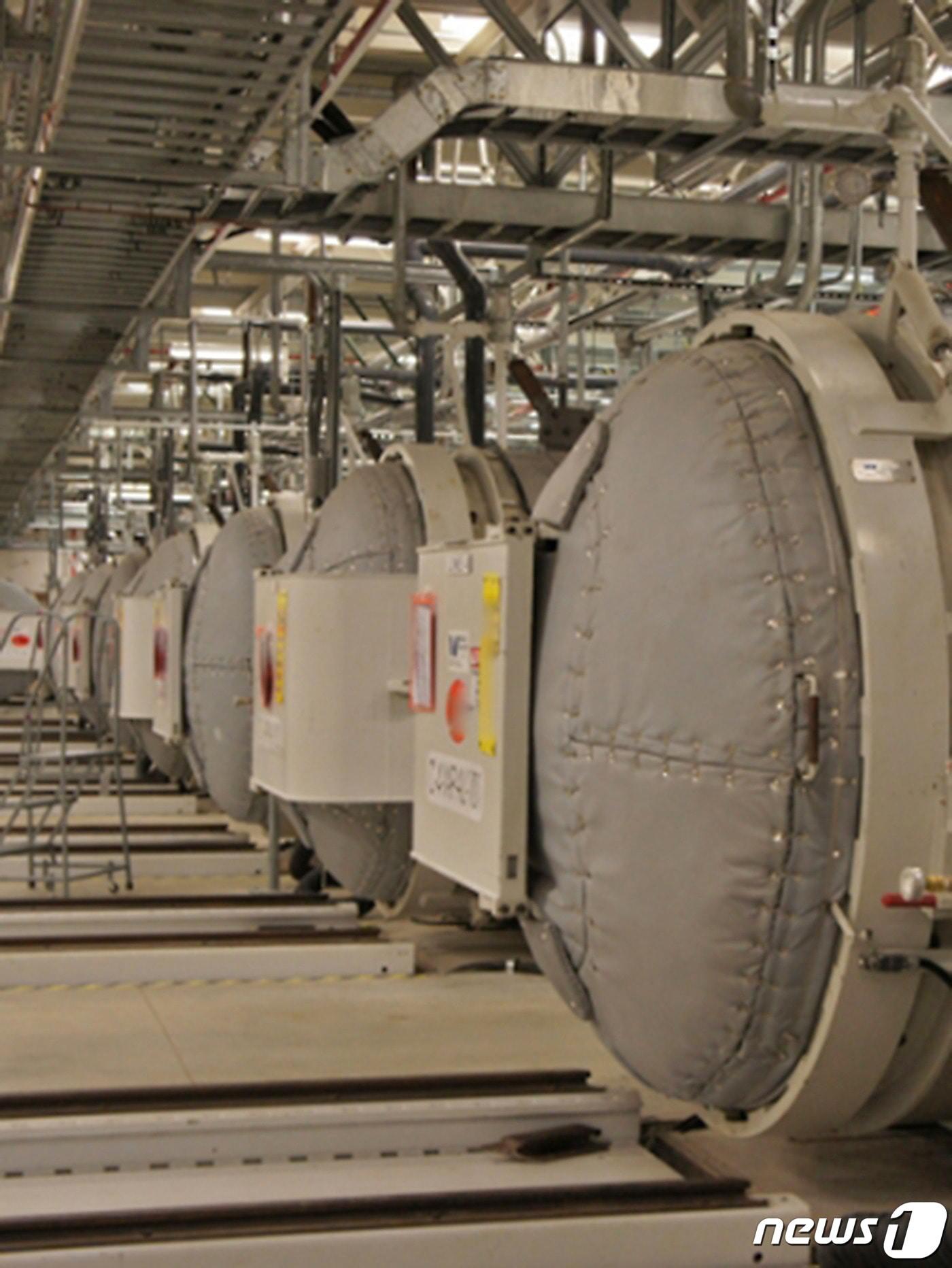 본문 이미지 - 지난 2019년 11월6일(현지시간) 이란 측이 공개한 포르도 우라늄 농축 시설 내부 모습. 2019.11.06/뉴스1 ⓒ AFP=뉴스1 ⓒ News1 김민수 기자