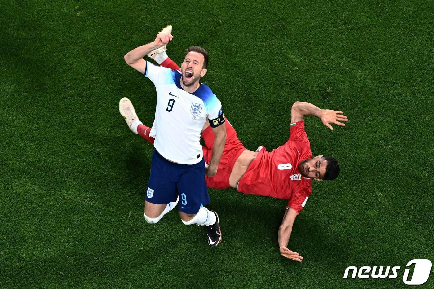 잉글랜드 대표팀 주장 해리 케인이 발목 검진을 받는다.ⓒ AFP=뉴스1