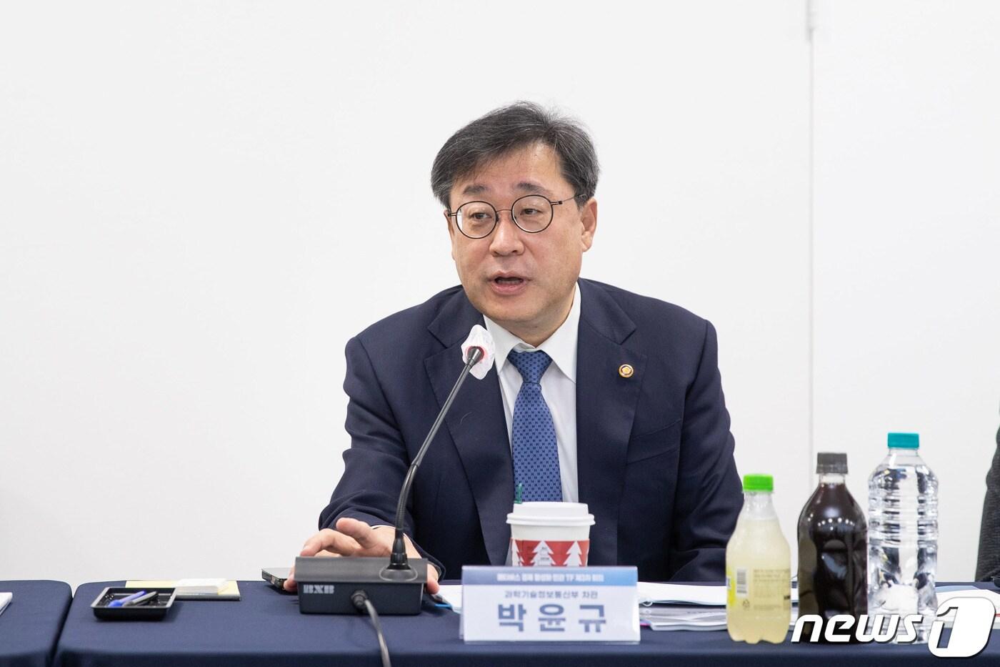박윤규 과학기술정보통신부 제2차관이 23일 오전 서울 용산구 버넥트 회의실에서 열린 &#39;제3차 메타버스 경제 활성화 민관TF 회의&#39;에서 인사말을 하고 있다. &#40;과학기술정보통신부 제공&#41; 2022.11.23/뉴스1