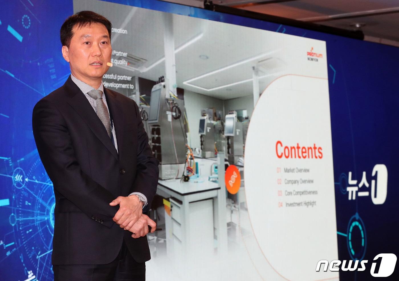 김창환 프로티움사이언스 부사장이 23일 서울 소공동 롯데호텔에서 열린 '글로벌바이오투자포럼 2022'(GBIF 2022)에서 기업IR을 하고 있다. 올해로 6회를 맞이한 이번 행사는 '새로운 치료법을 위한 신약 플랫폼'을 주제로 민영 종합뉴스통신사 뉴스1과 한국생명공학연구원, 국가생명공학정책연구센터가 공동주최하고 과학기술정보통신부, 식품의약품안전처, 기초과학연구원(IBS) 후원으로 열렸다. 2022.11.23/뉴스1 ⓒ News1 박세연 기자