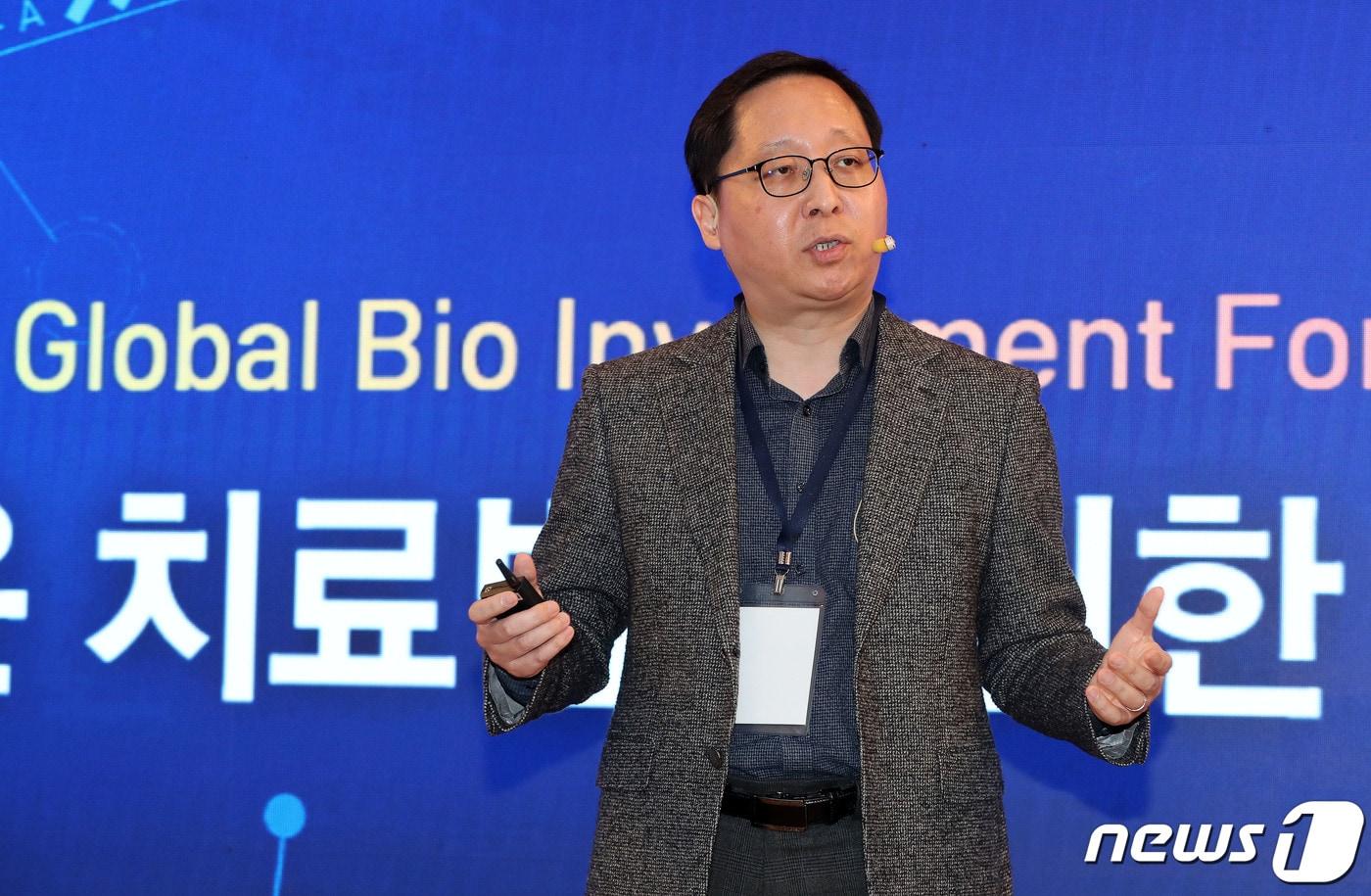 본문 이미지 - 이승재 씨엔엘테라퓨틱스 대표가 23일 서울 소공동 롯데호텔에서 열린 '글로벌바이오투자포럼 2022'(GBIF 2022)에서 기업IR을 하고 있다. 올해로 6회를 맞이한 이번 행사는 '새로운 치료법을 위한 신약 플랫폼'을 주제로 민영 종합뉴스통신사 뉴스1과 한국생명공학연구원, 국가생명공학정책연구센터가 공동주최하고 과학기술정보통신부, 식품의약품안전처, 기초과학연구원(IBS) 후원으로 열렸다. 2022.11.23/뉴스1 ⓒ News1 박세연 기자