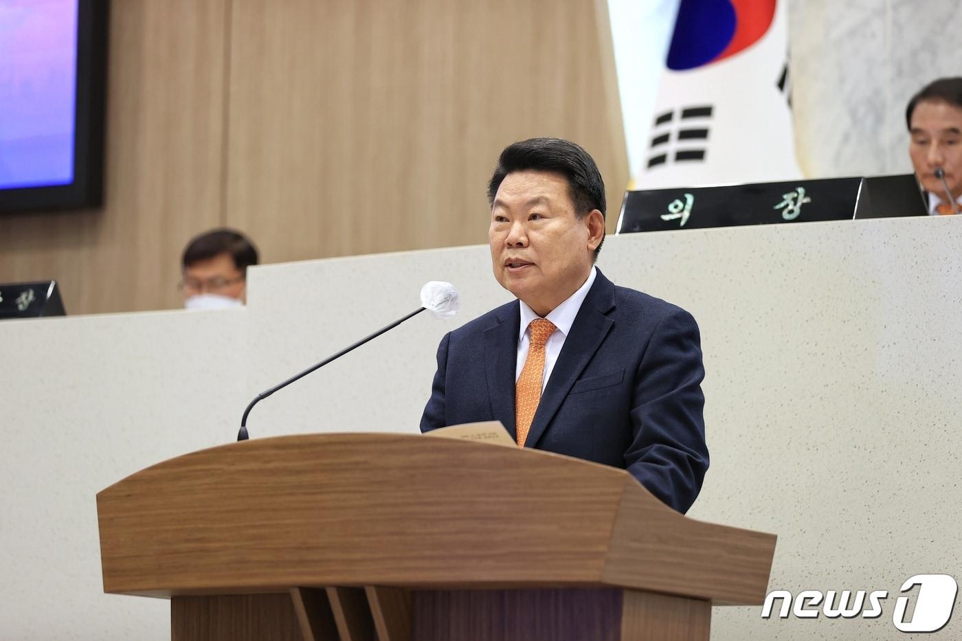 본문 이미지 - 23일 당진시의회 본회의장에서 열린 제98회 당진시의회 제2차 정례회에서 2023년 시정 운영계획을 밝히는 오성환 당진시장(당진시 제공)