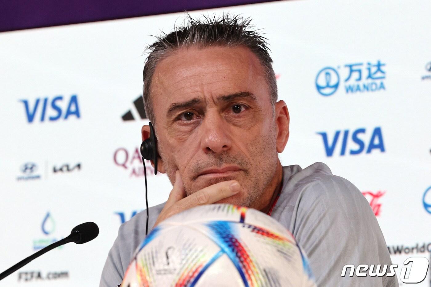 파울루 벤투 대한민국 축구대표팀 감독이 2022 카타르 월드컵 조별리그 H조 1차전 우루과이와의 경기를 하루 앞둔 23일 오전(현지시간) 카타르 알라이얀의 메인프레스센터에서 기자회견을 하고 있다. 2022.11.23/뉴스1 ⓒ News1 이광호 기자