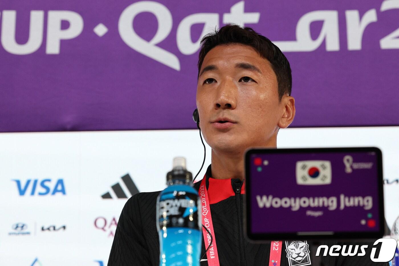 대한민국 축구대표팀 정우영이 2022 카타르 월드컵 조별리그 H조 1차전 우루과이와의 경기를 하루 앞둔 23일(현지시간) 카타르 알라이얀의 메인프레스센터에서 기자회견을 하고 있다. 2022.11.23/뉴스1 ⓒ News1 이광호 기자
