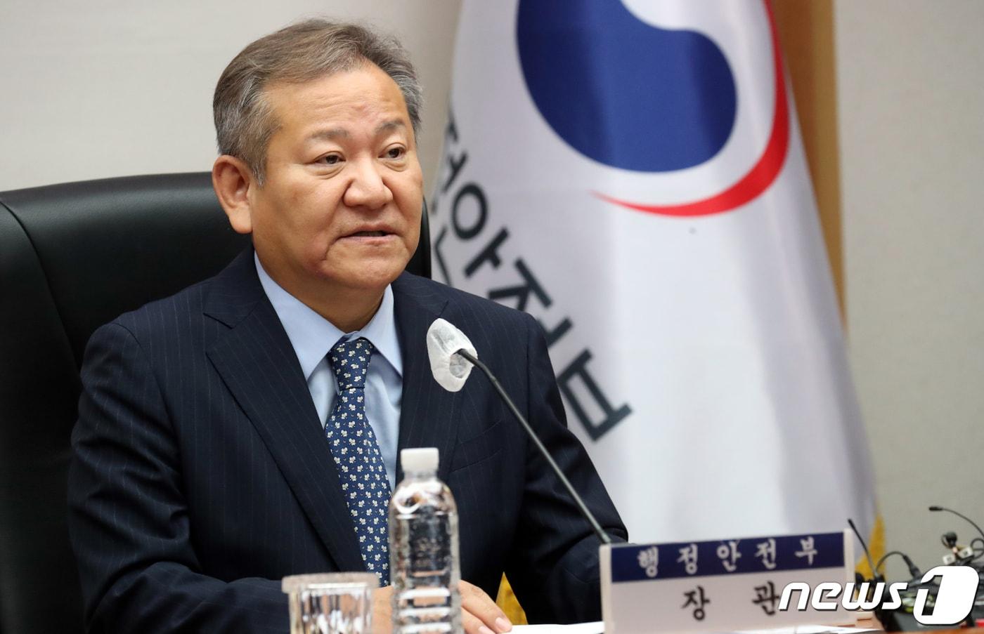 본문 이미지 - 이상민 행정안전부 장관이 24일 오후 서울 종로구 세종대로 정부서울청사에서 열린 기후변화 대비 재난관리체계 개선 전문가 자문회의에서 모두 발언을 하고 있다. 2022.11.24/뉴스1 ⓒ News1 김명섭 기자