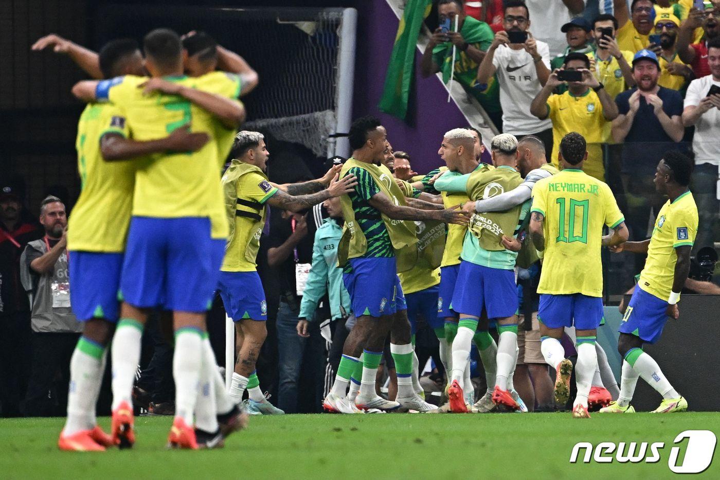 2022 국제축구연맹(FIFA) 카타르 월드컵 첫 경기에서 세르비아를 꺾은 브라질. ⓒ AFP=뉴스1