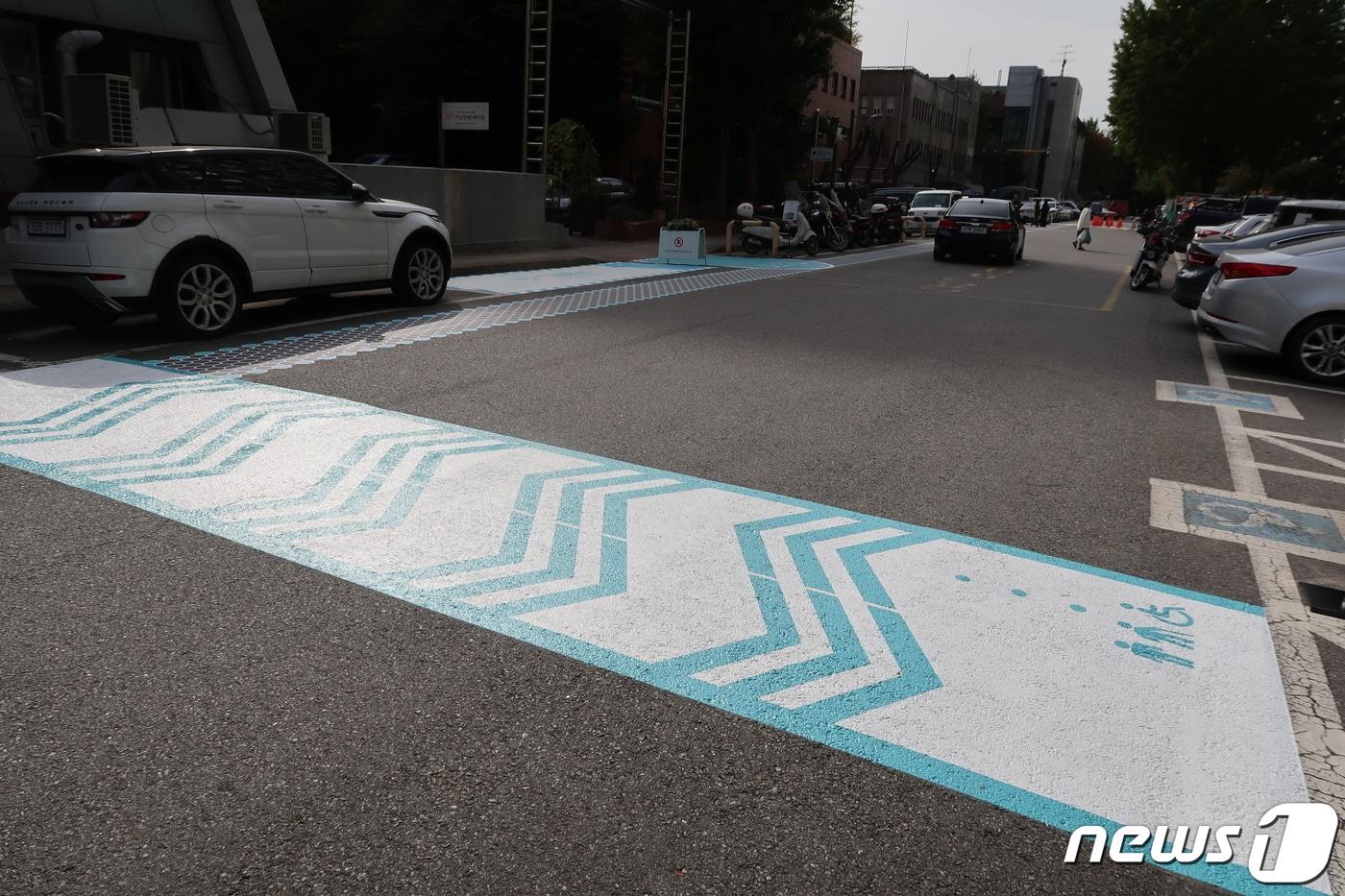 본문 이미지 - 안심건널목 모습 (강남구 제공). @News1