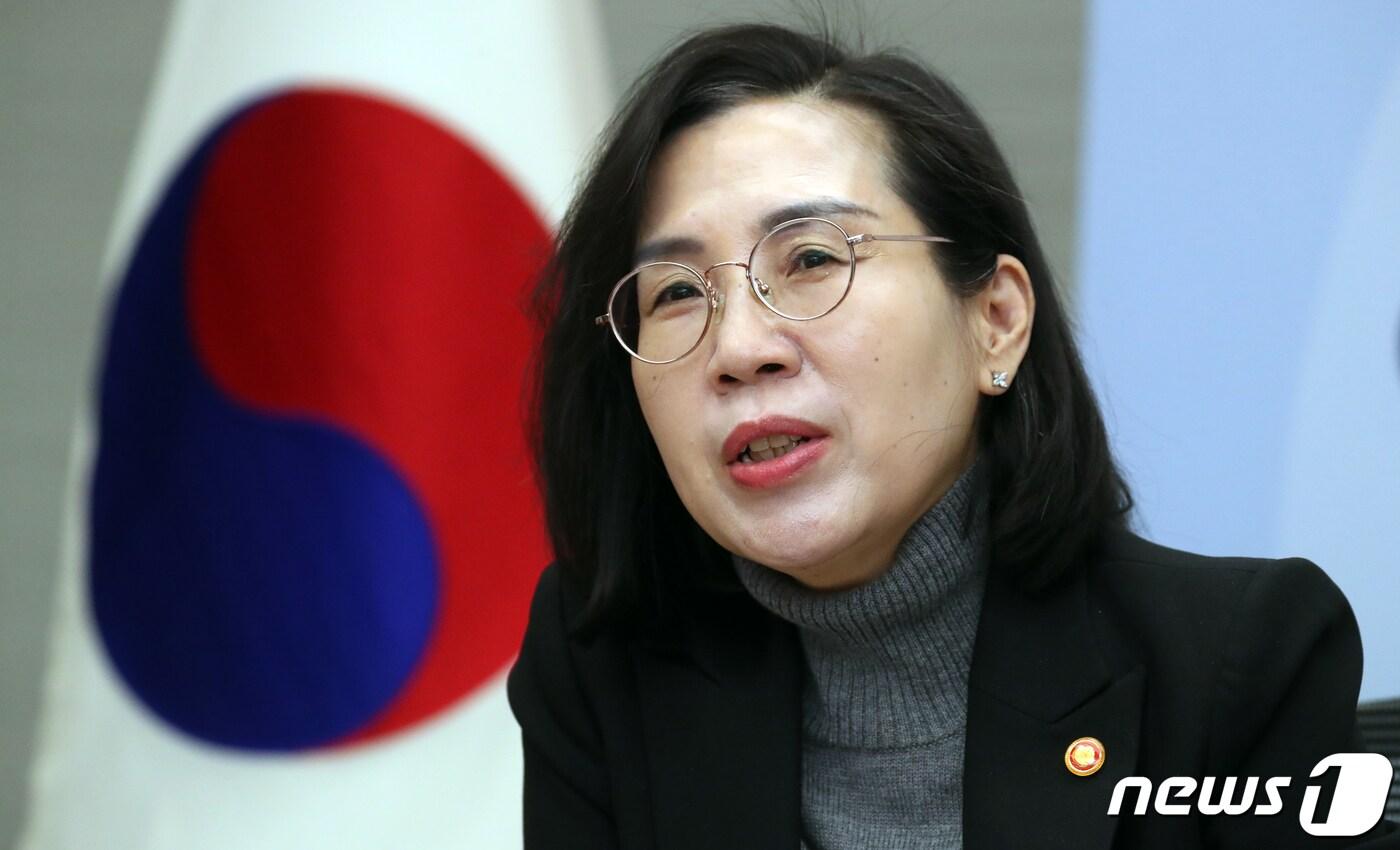 본문 이미지 - 김현숙 여성가족부 장관이 25일 오전 서울 종로구 세종대로 정부서울청사에서 뉴스1과 인터뷰를 하고 있다. 2022.11.25/뉴스1 ⓒ News1 김명섭 기자