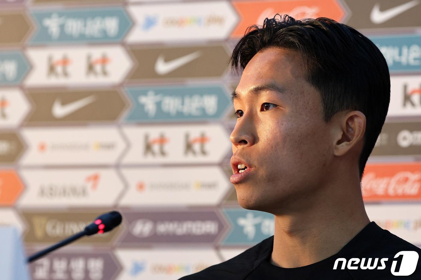 파울루 벤투 감독이 이끄는 대한민국 축구대표팀의 정우영이 25일 오후(현지시간) 카타르 도하 알에글라 트레이닝센터에서 진행될 예정인 훈련에 앞서 기자회견을 하고 있다. 2022.11.25/뉴스1 ⓒ News1 이동해 기자