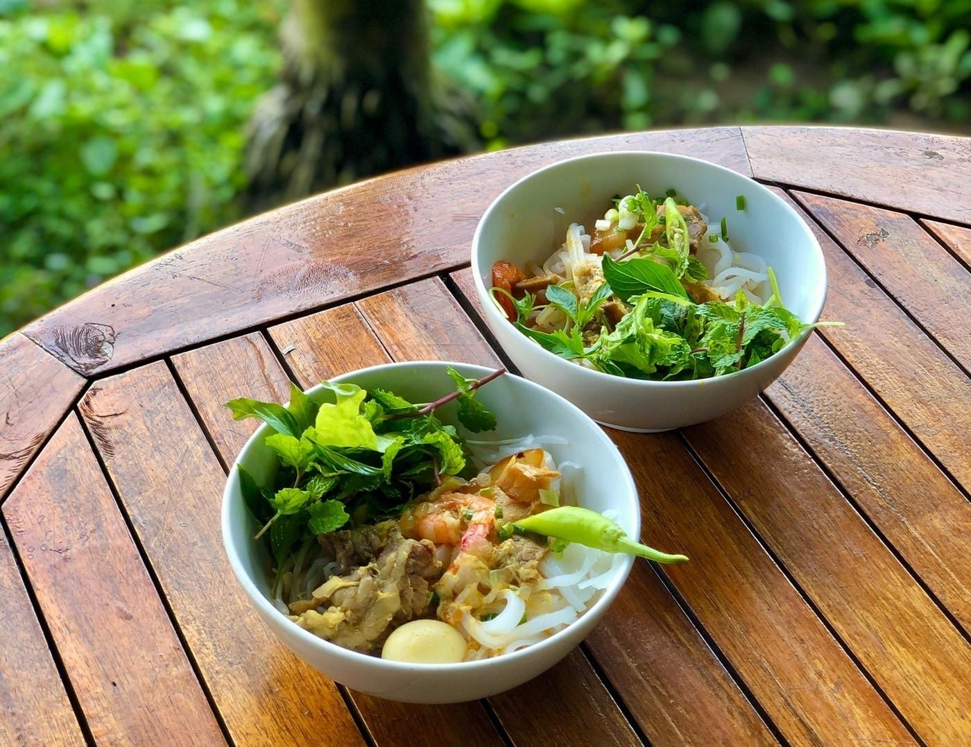 본문 이미지 - 호이안 지역의 유명 비빔 쌀국수인 미꽝ⓒ News1 윤슬빈 기자