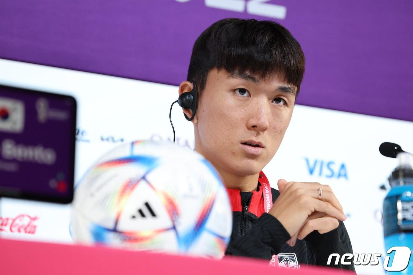 대한민국 축구대표팀 황인범이 2022 카타르 월드컵 조별리그 H조 2차전 가나와의 경기를 하루 앞둔 27일 오전(현지시간) 카타르 알라이얀의 메인프레스센터에서 기자회견을 하고 있다. 2022.11.27/뉴스1 ⓒ News1 이동해 기자