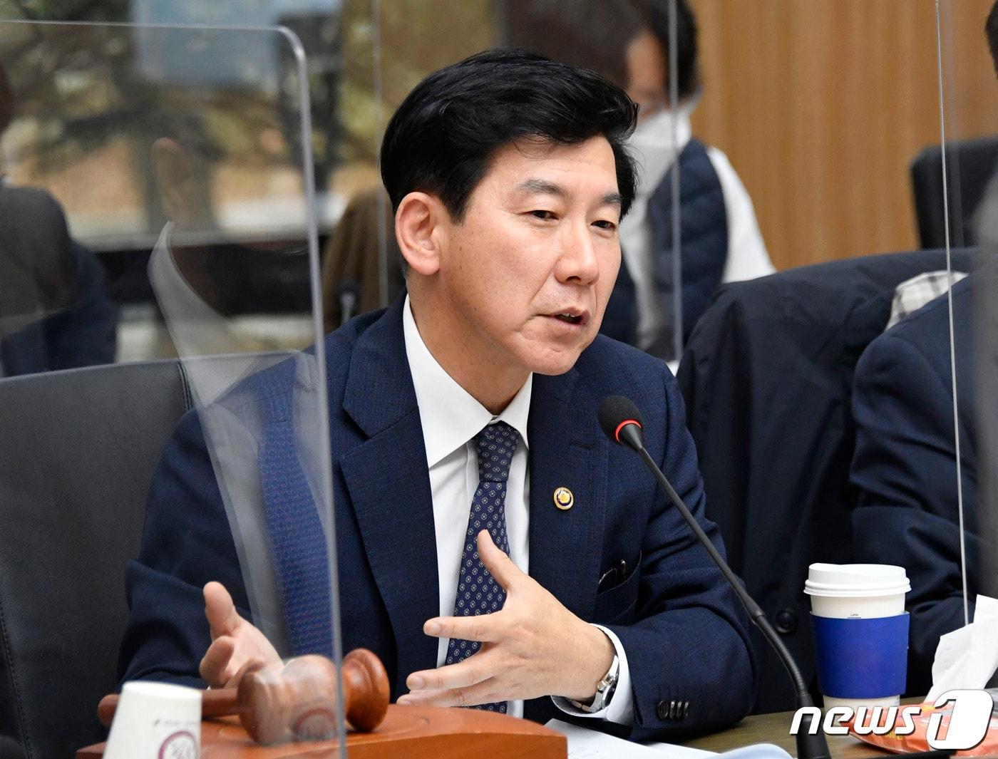 본문 이미지 - 최상대 기획재정부 차관이 28일 서울 영등포구 한국수출입은행에서 열린 '2022년 제6차 재정사업평가위원회'에서 모두 발언을 하고 있다. (기획재정부 제공) 2022.11.28/뉴스1