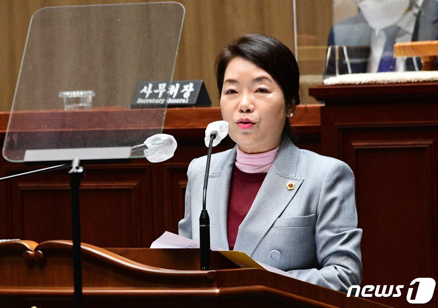 28일 광주시의회 본회의장에서 열린 제312회 제2차 정례회 제3차 본회의에서 임미란 의원이 '국립치의학연구원 유치'를 주제로 5분 발언을 하고 있다. (광주시의회 제공) 2022.11.28/뉴스1 ⓒ News1 박준배 기자