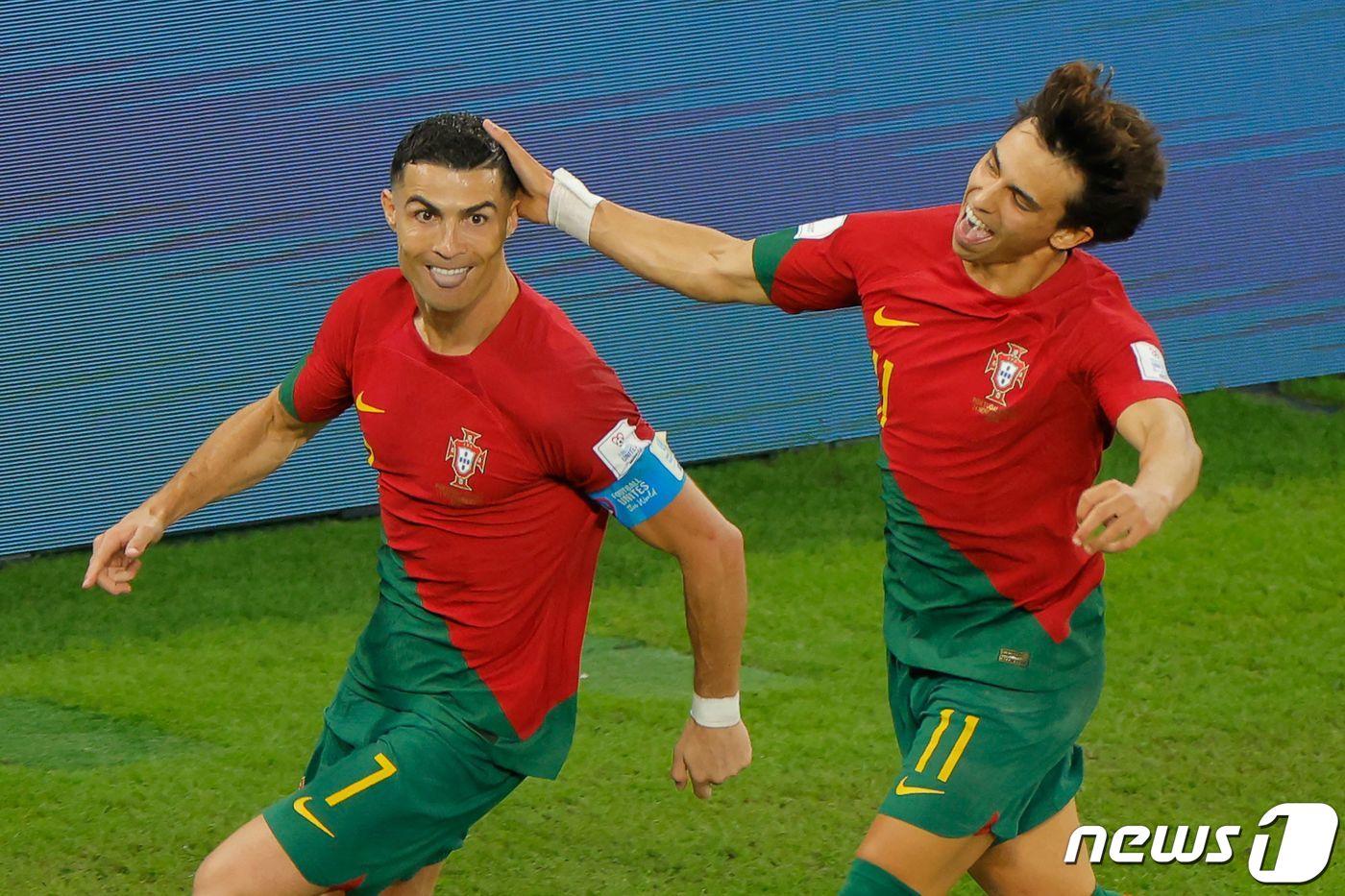 포르투갈 축구대표팀의 크리스티아누 호날두(왼쪽)와 주앙 펠릭스. ⓒ AFP=뉴스1
