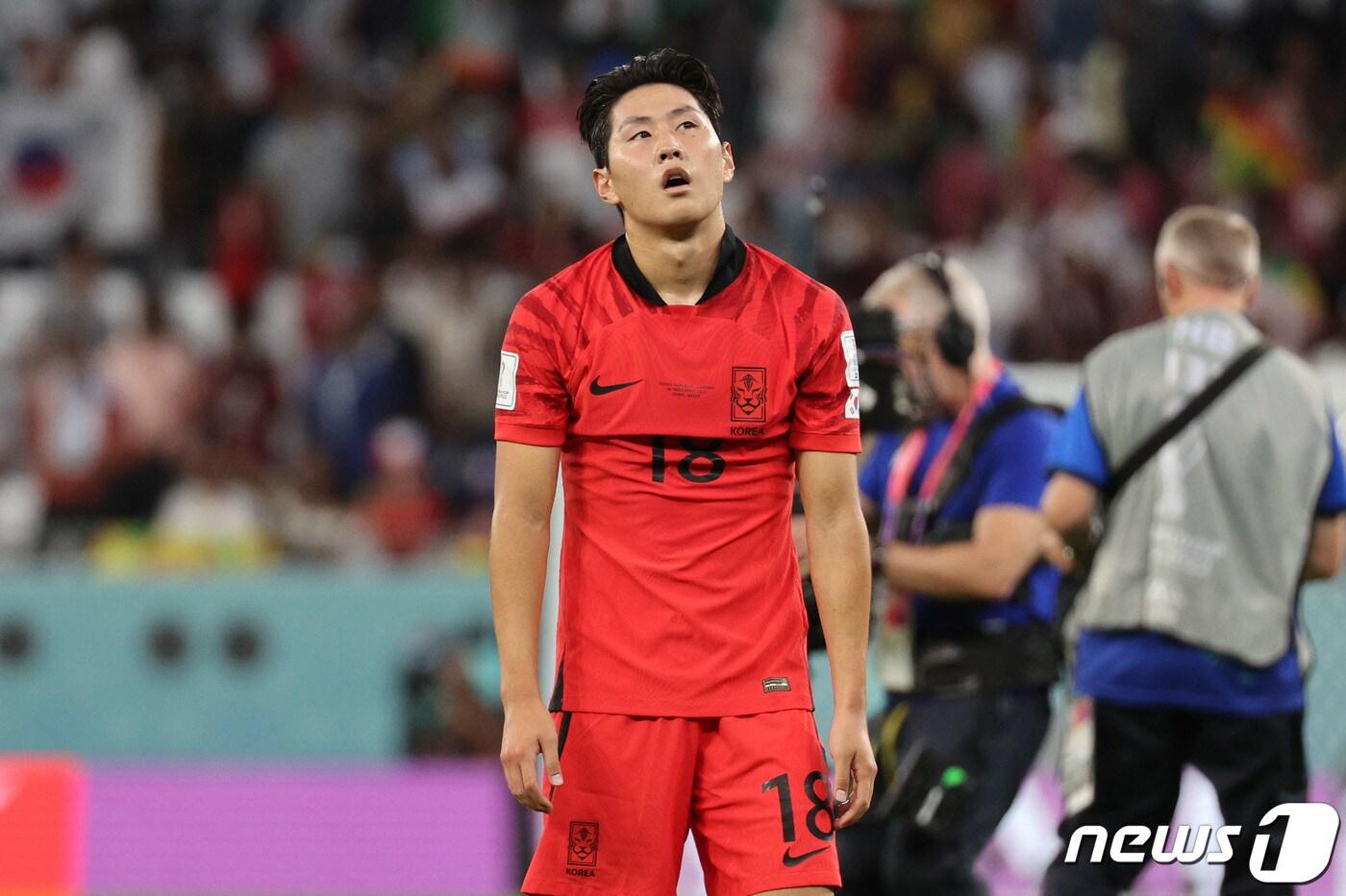 28일 오후&#40;현지시간&#41; 카타르 알라이얀 에듀케이션 시티 스타디움에서 열린 2022 카타르 월드컵 조별리그 H조 2차전 대한민국과 가나의 경기에서 2대 3으로 경기를 패한 대한민국 이강인이 허탈해 하고 있다. 2022.11.29/뉴스1 ⓒ News1 이광호 기자