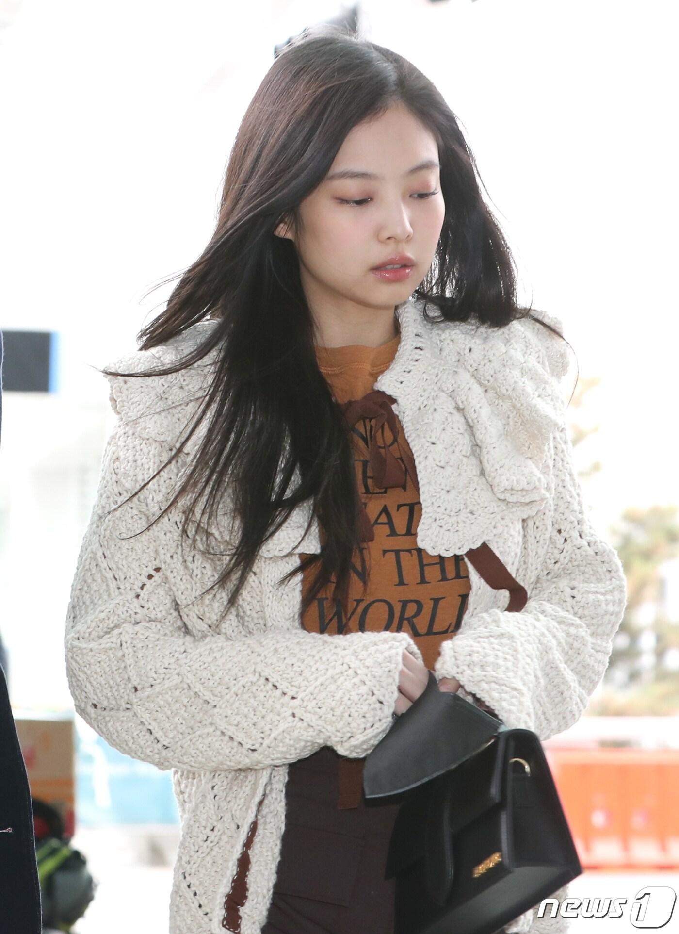 본문 이미지 - 그룹 블랙핑크(BLACKPINK) 제니가 센치한 분위기를 자아냈다. ⓒ News1 권현진 기자