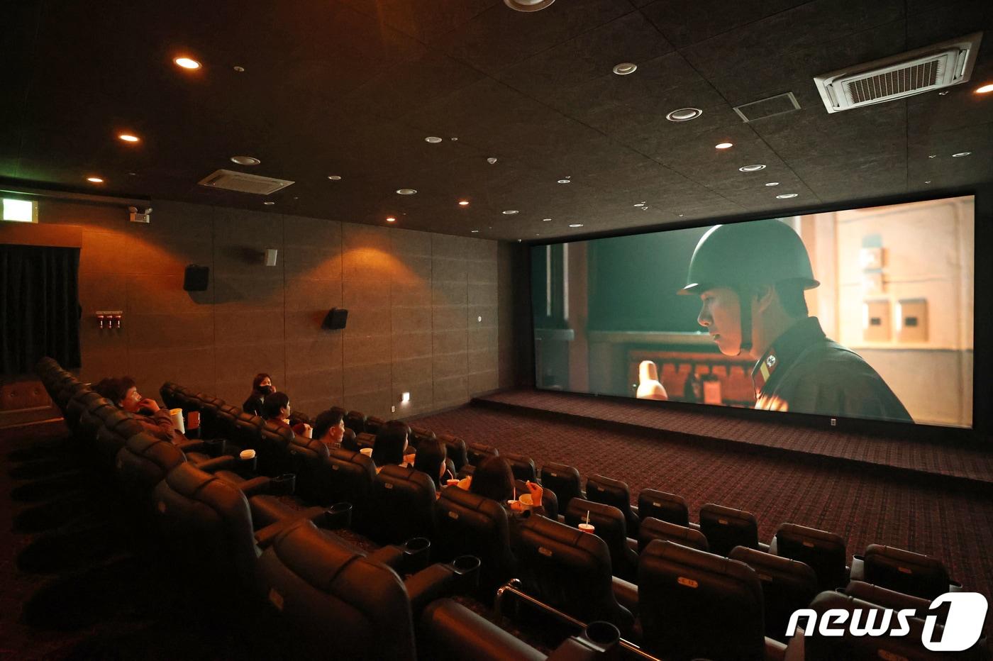본문 이미지 - 전북 임실군은 12월5일 개관식을 열고 임실지역 유일한 영화관인 ‘작은별영화관’ 운영을 재개한다.(임실군 제공)2022.11.29 /뉴스1