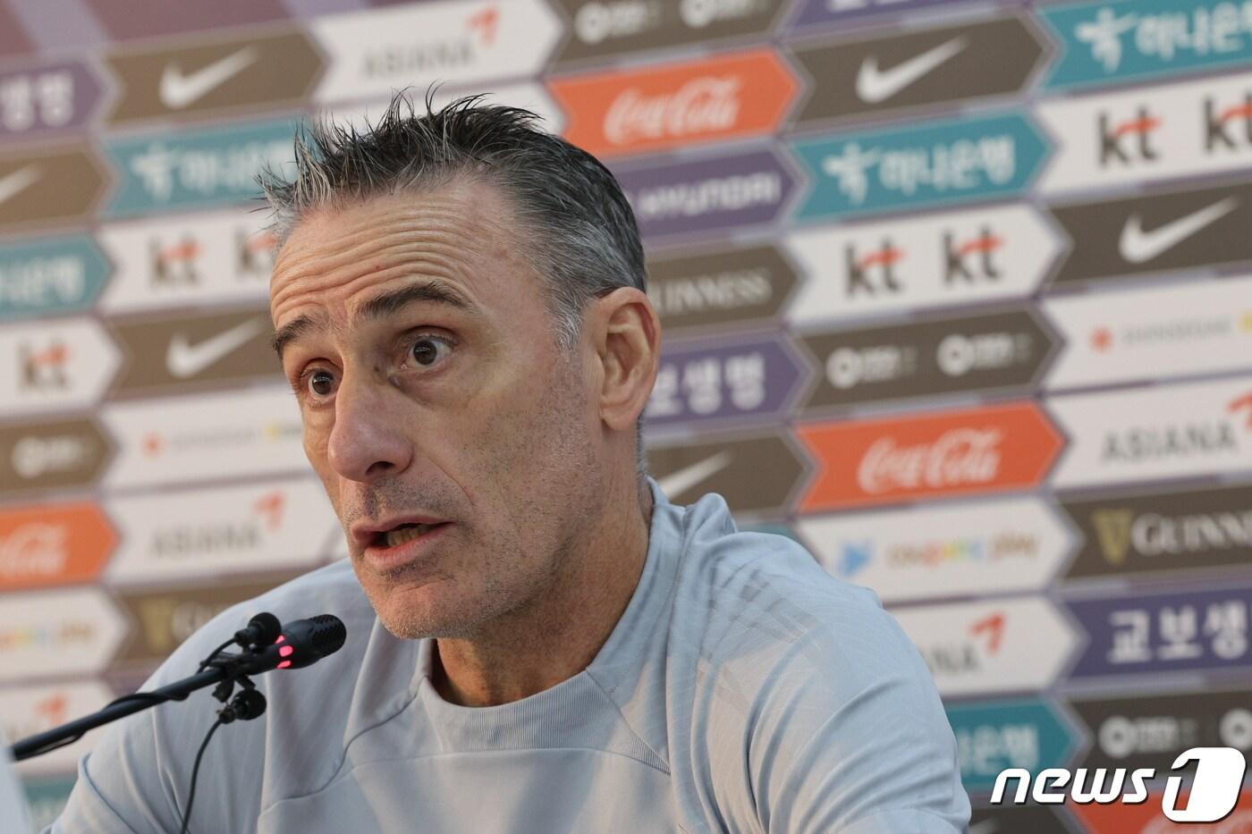 파울루 벤투 대한민국 축구대표팀 감독이 29일 오후(현지시간) 카타르 도하 알에글라 트레이닝센터에서 기자회견을 하고 있다. 2022.11.29/뉴스1 ⓒ News1 이광호 기자