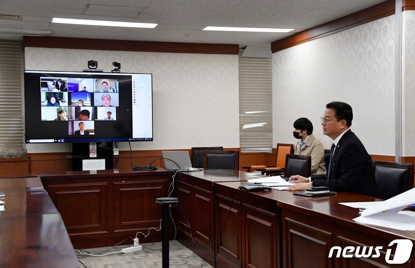 본문 이미지 - 방기선 기획재정부 차관이 3일 정부서울청사에서 열린 '재정경제금융관 화상회의'에서 모두발언을 하고 있다(기재부 제공). 2022.11.03/뉴스1