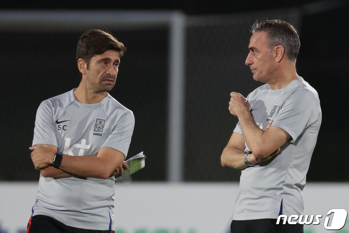 코스타 수석코치(왼쪽)와 파울루 벤투 감독. 2022.11.29/뉴스1 ⓒ News1 이광호 기자