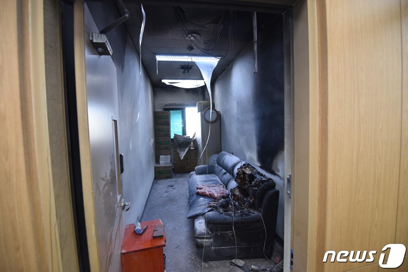 대전 유성보건소 2층 휴게소 화재현장. (유성소방서 제공) /뉴스1