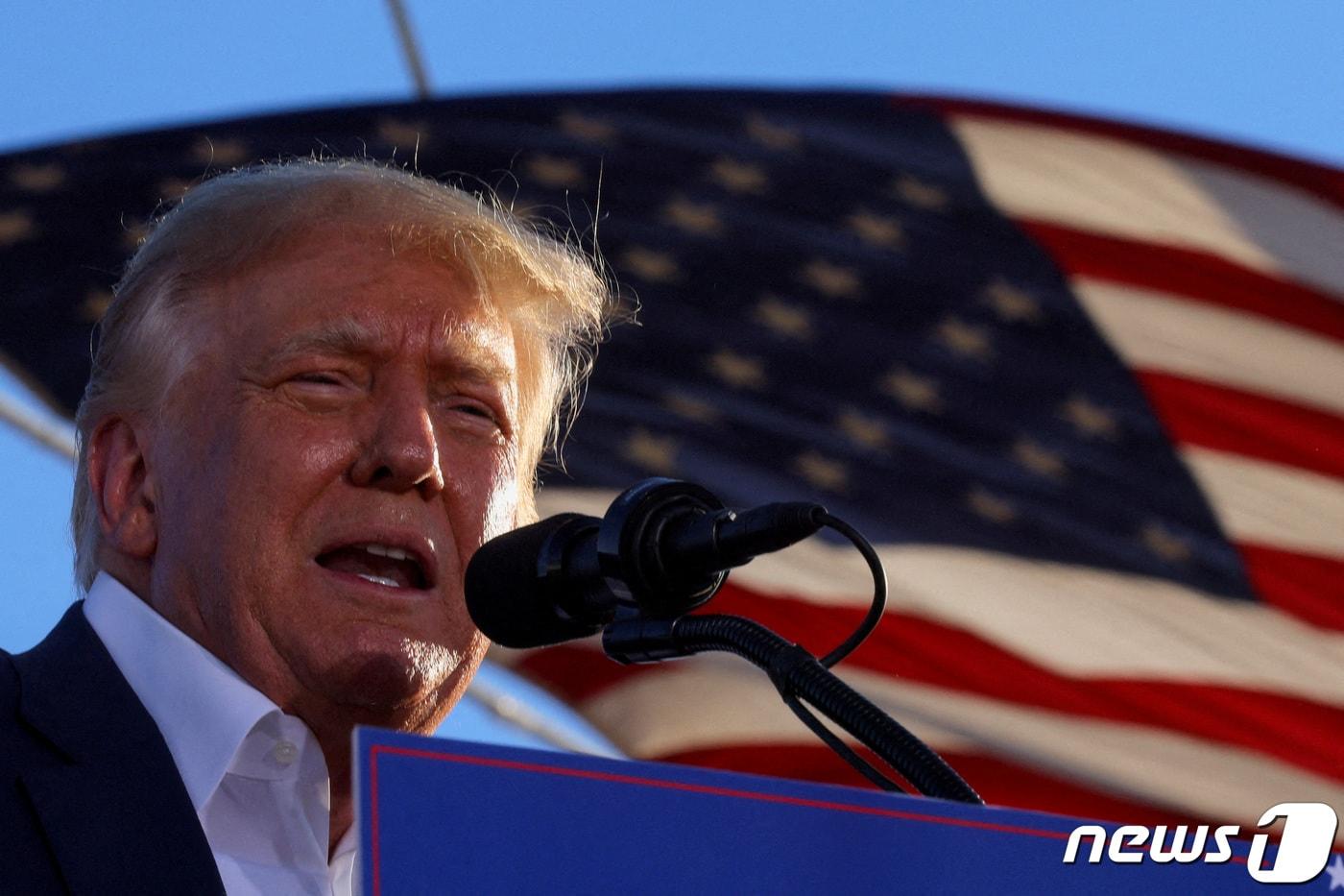 지난달 9일(현지시간) 미국 애리조나주 메사에서 도널드 트럼프 전 대통령이 오는 중간선거를 앞두고 선거 유세를 하고 있다. 2022.10.09 ⓒ 로이터=뉴스1 ⓒ News1 정윤미 기자