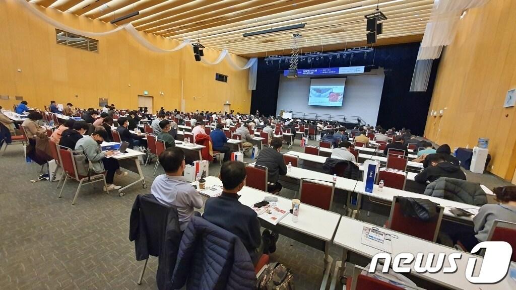본문 이미지 - 인천시수의사회는 6일 송도컨벤시아에서 '2022년도 제2차 수의사연수교육'을 개최했다. ⓒ 뉴스1 최서윤 기자