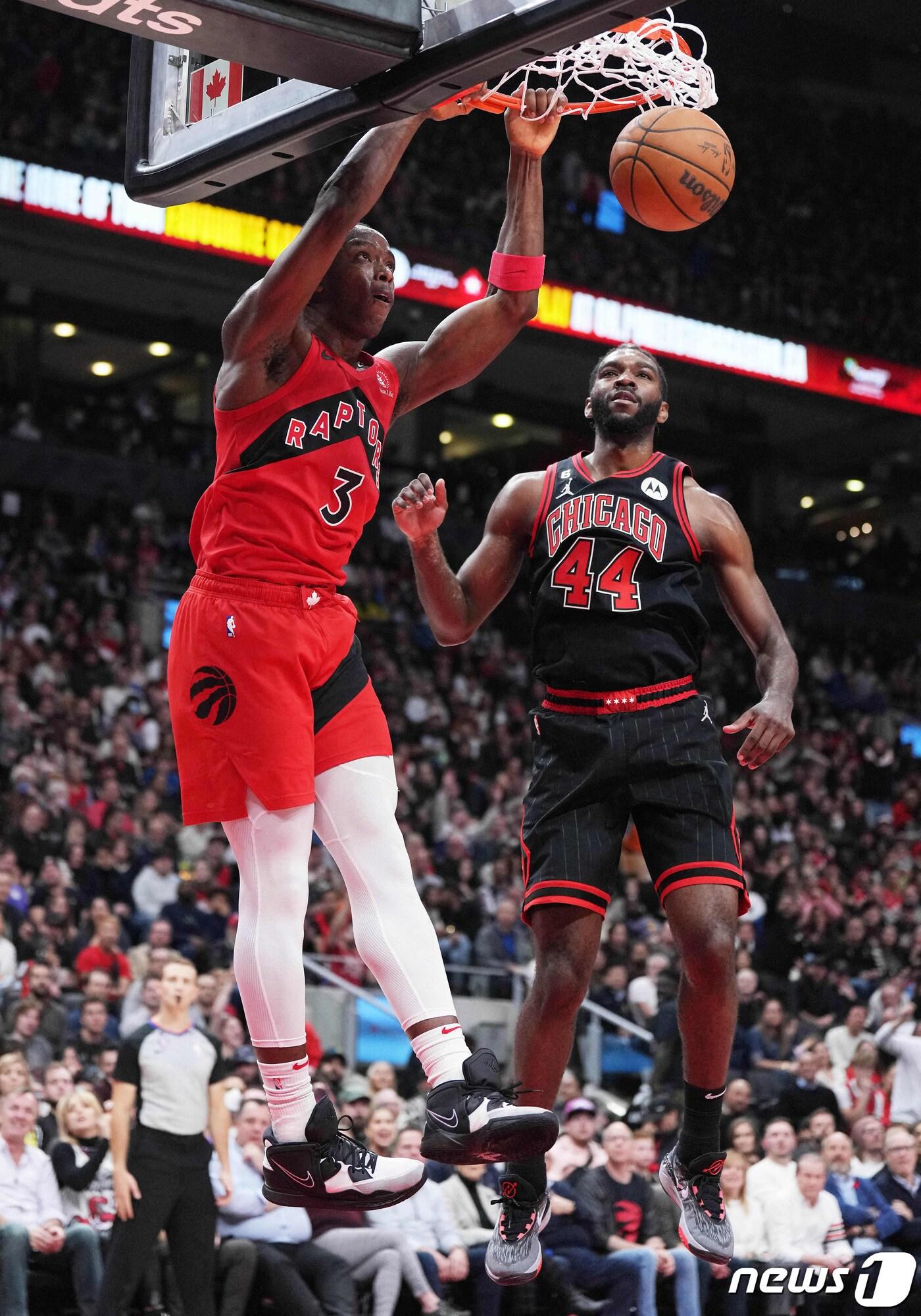 본문 이미지 - 토론토가 주포 시아캄 부재에도 시카고를 제압했다. ⓒ 로이터=뉴스1