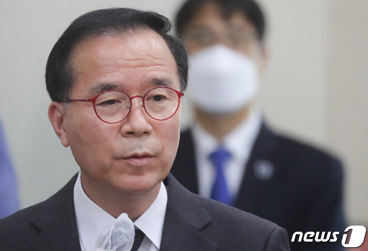본문 이미지 - 김광호 서울경찰청장이 7일 서울 여의도 국회에서 열린 행정안전위원회 제8차 전체회의에서 의원들의 질의에 답하고 있다. 2022.11.7/뉴스1 ⓒ News1 허경 기자