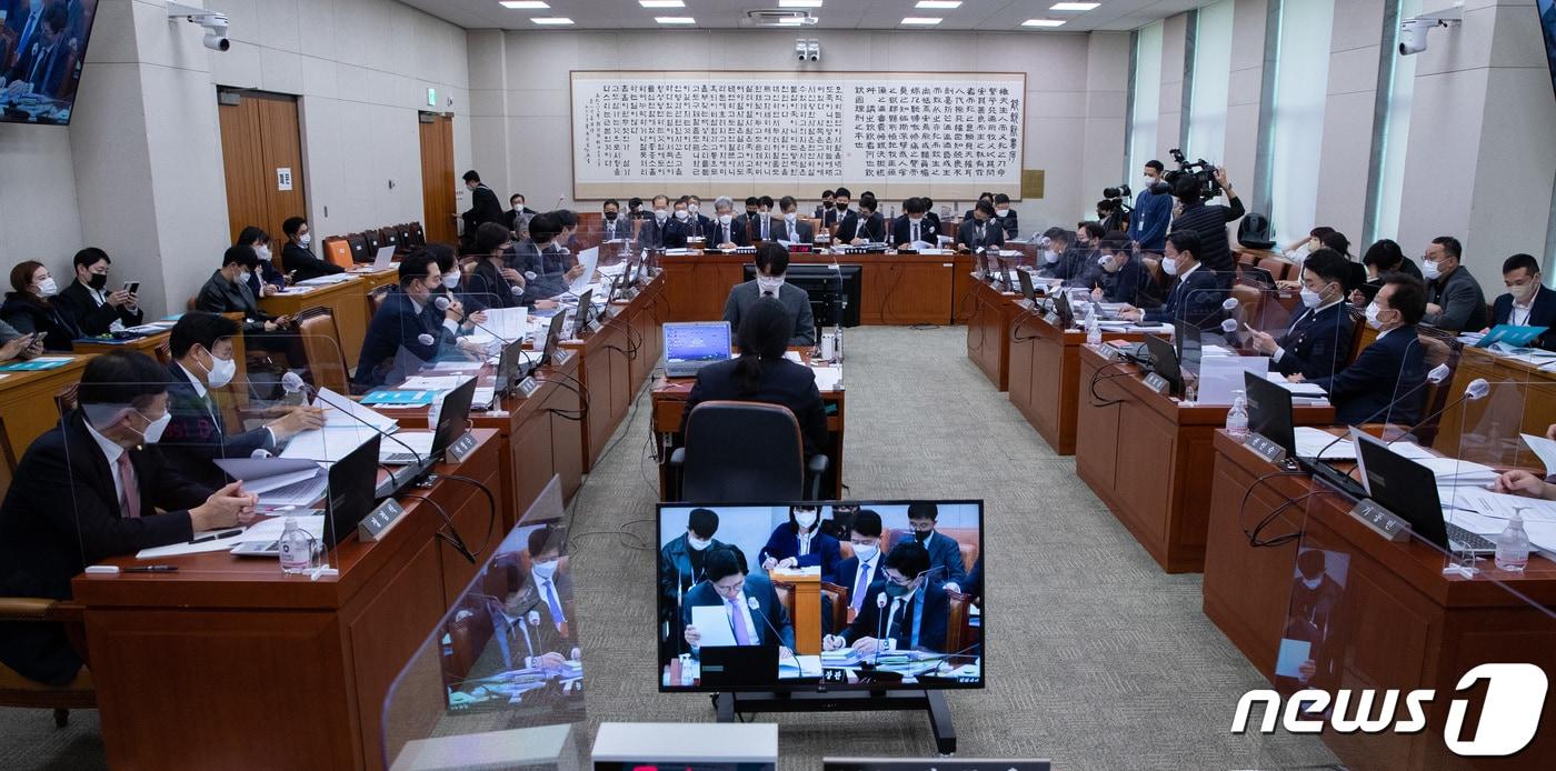 본문 이미지 - 7일 오후 서울 여의도 국회에서 제400회 국회(정기회) 제5차 전체회의가 진행되고 있다. 2022.11.7/뉴스1 ⓒ News1 이재명 기자