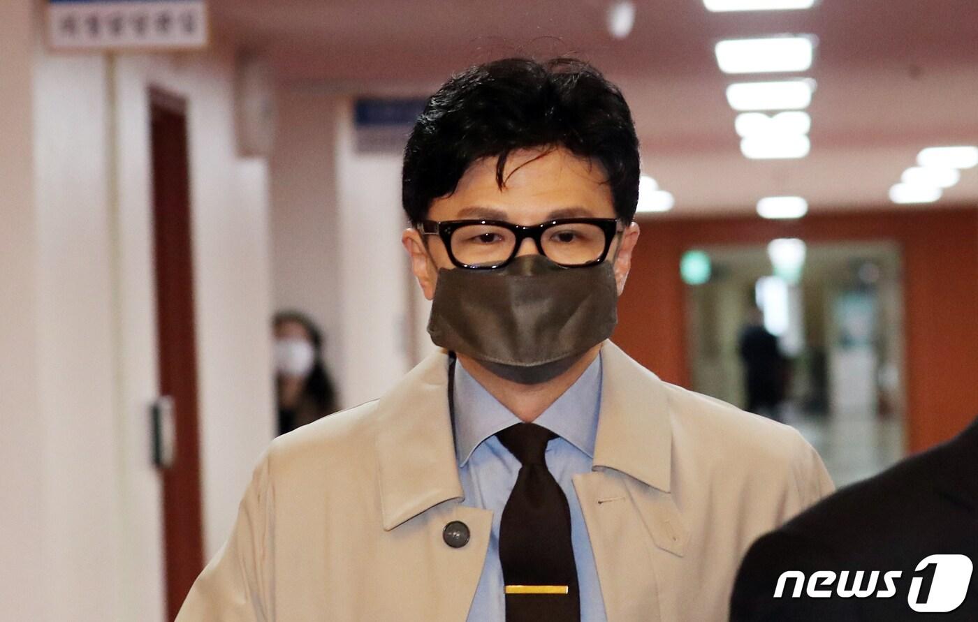 본문 이미지 - 한동훈 법무부 장관이 8일 오전 서울 종로구 세종대로 정부서울청사에서 열린 국무회의에 참석하고 있다. 2022.11.8/뉴스1 ⓒ News1 김명섭 기자
