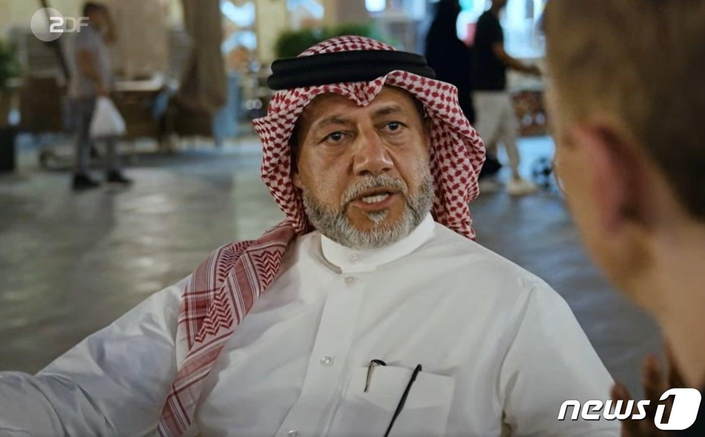 칼리드 살만 카타르 월드컵 대사가 독일 공영방송 ZDF와 인터뷰하고 있는 모습. 2022.11.08/뉴스1(ZDF 갈무리)