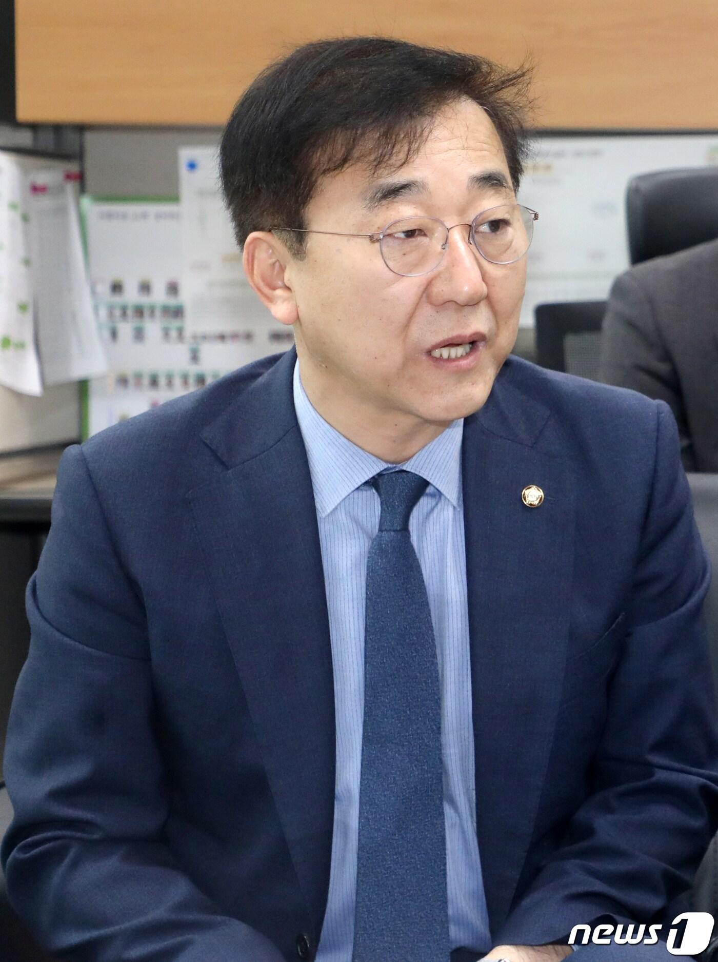 본문 이미지 - 김윤덕 더불어민주당 의원이 학생들의 안전하고 편리한 통학 여건 조성을 위한 근거 마련에 나섰다./뉴스1 ⓒ News1 유경석 기자
