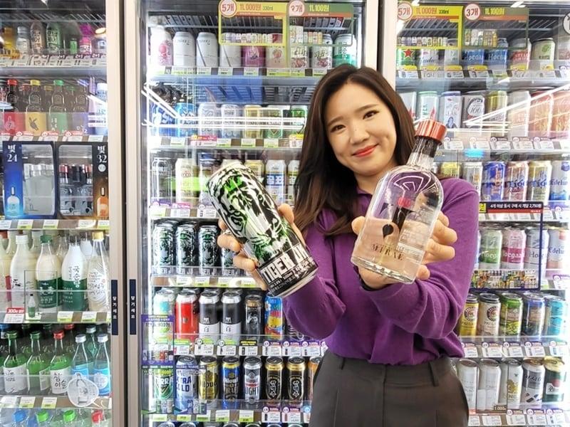 본문 이미지 - CU, '타이거JK맥주'·'미래소주' 단독 출시.(CU 제공)