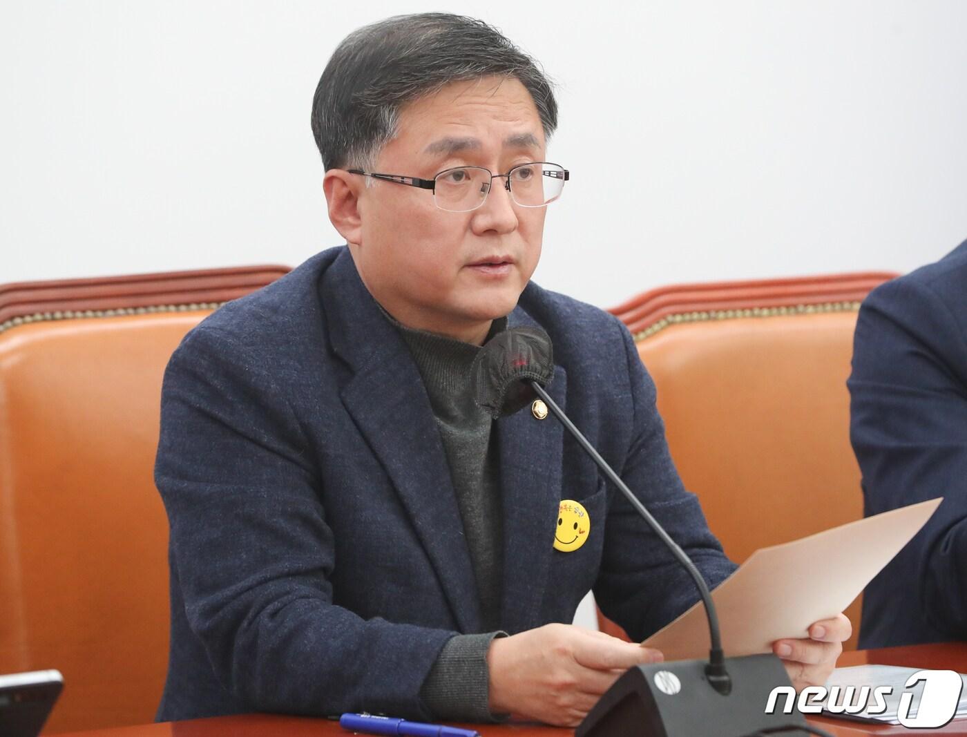 본문 이미지 - 김성환 더불어민주당 정책위의장이 1일 서울 여의도 국회에서 열린 정책조정회의에서 발언하고 있다. 2022.12.1/뉴스1 ⓒ News1 허경 기자