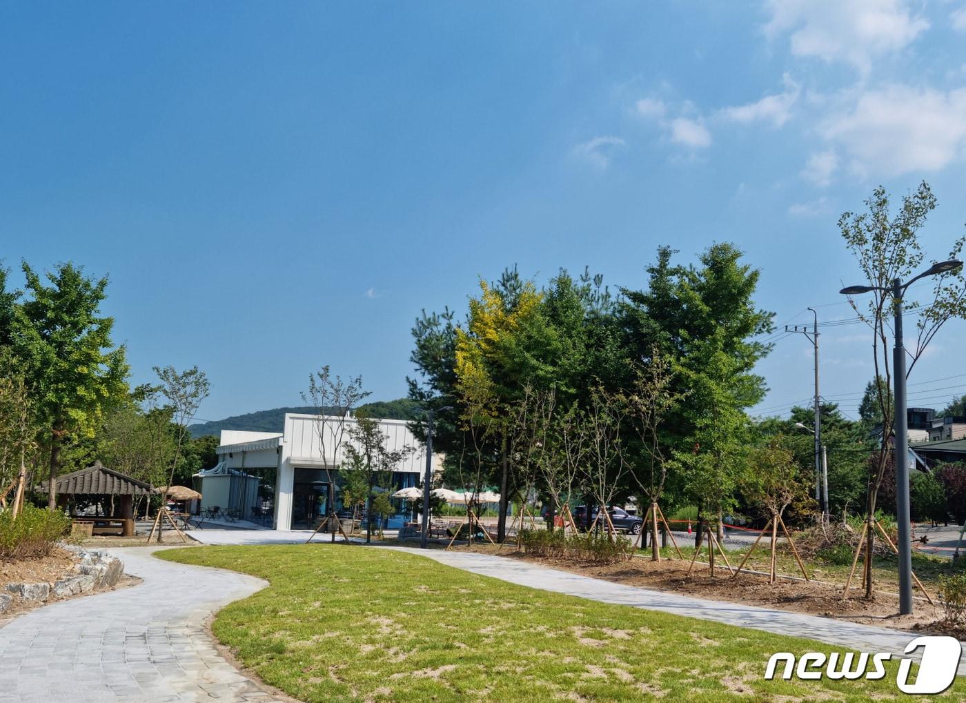 본문 이미지 - 용인시 수지구 고기동 쌈지공원 모습.(용인시 제공)