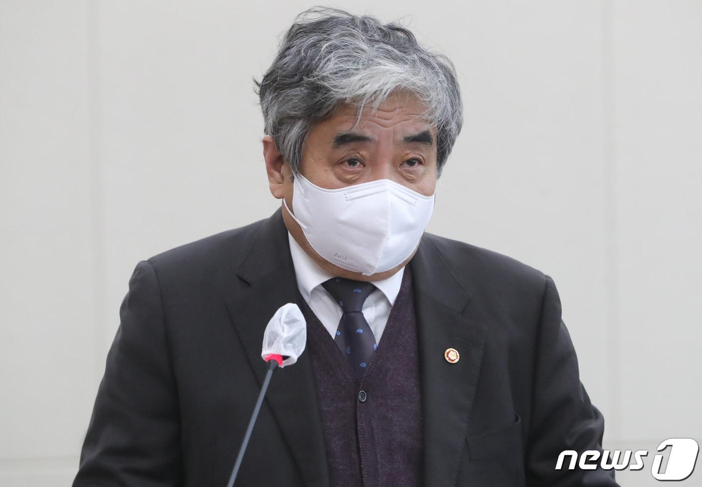 본문 이미지 - 한상혁 방송통신위원장이 지난달 1일 서울 여의도 국회에서 열린 과학기술정보방송통신위원회 전체회의에서 소관 법안 통과와 관련해 인사말을 하고 있다. 2022.12.1/뉴스1 ⓒ News1 허경 기자