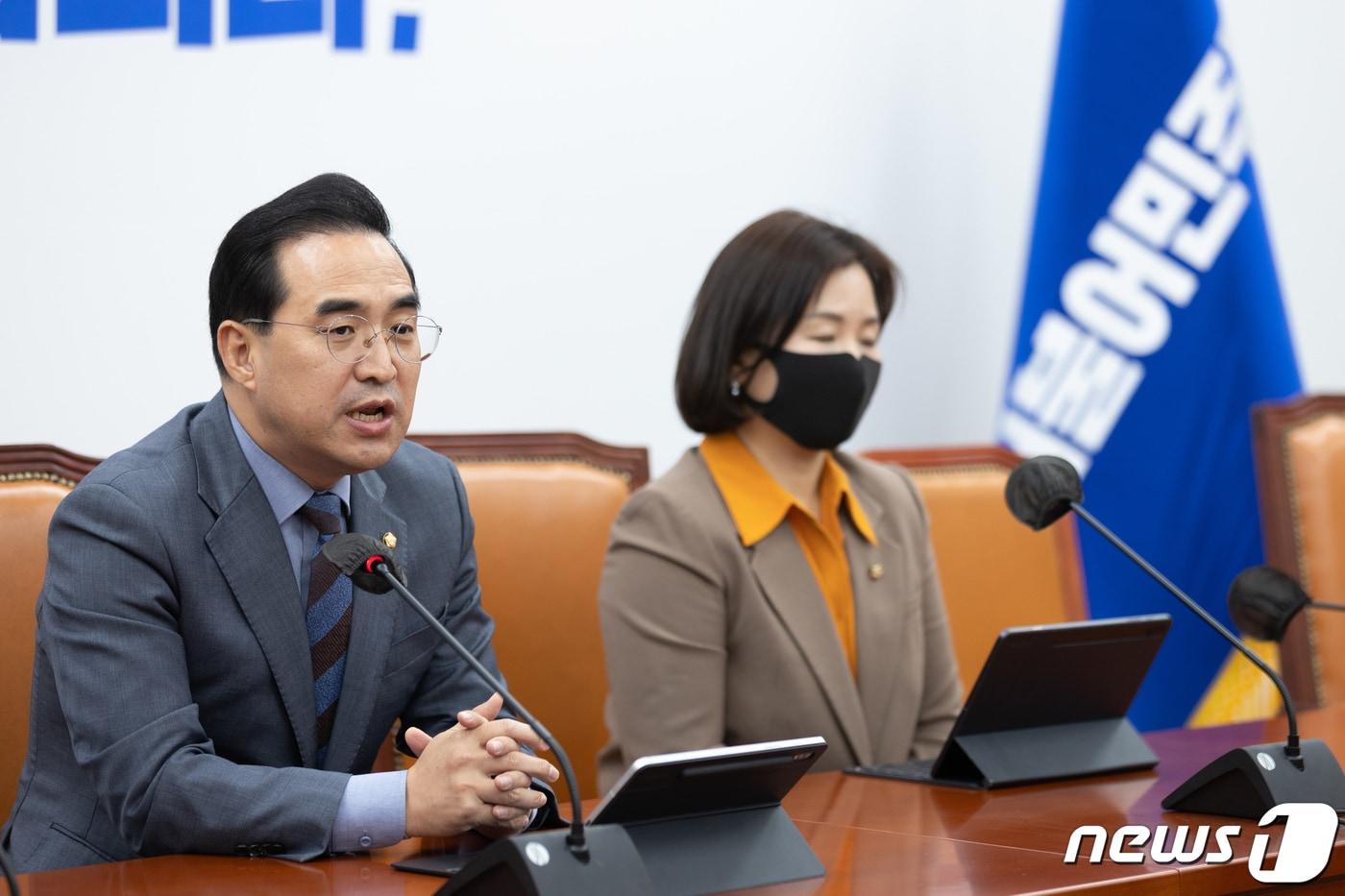 본문 이미지 - 박홍근 더불어민주당 원내대표가 1일 오후 서울 여의도 국회에서 열린 기자간담회에서 발언을 하고 있다. 2022.12.1/뉴스1 ⓒ News1 이재명 기자