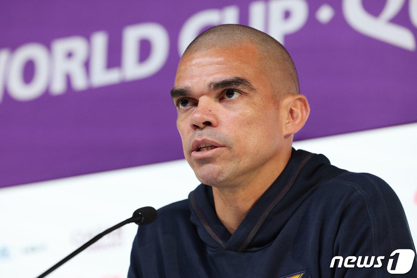 포르투갈 축구대표팀 페페가 2022 카타르 월드컵 조별리그 H조 3차전 한국과의 경기를 하루 앞둔 1일 오후(현지시간) 카타르 알라이얀의 메인프레스센터에서 기자회견을 하고 있다. 2022.12.1/뉴스1 ⓒ News1 이광호 기자