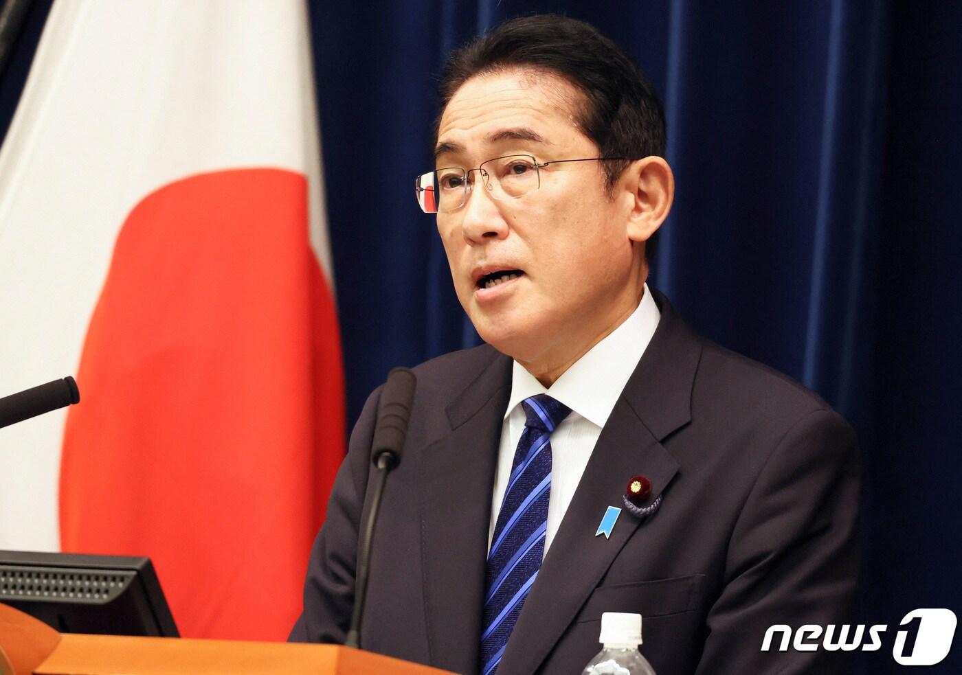 본문 이미지 - 기시ㅏ 후미오 일본 총리가 10일 일본 도쿄에서 임시 국회 회의를 마친 후 관저에서 기자회견하고 있다. 2022.12.10/뉴스1 ⓒ 로이터=뉴스1 ⓒ News1 김민수 기자