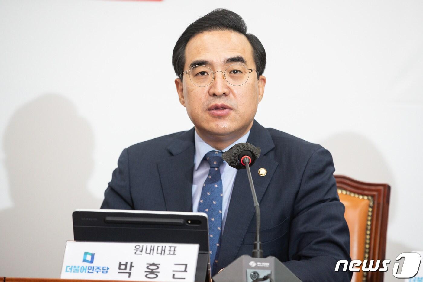 본문 이미지 - 박홍근 더불어민주당 원내대표가 12일 서울 여의도 국회에서 열린 최고위원회의에서 모두 발언을 하고 있다. 2022.12.12/뉴스1 ⓒ News1 유승관 기자