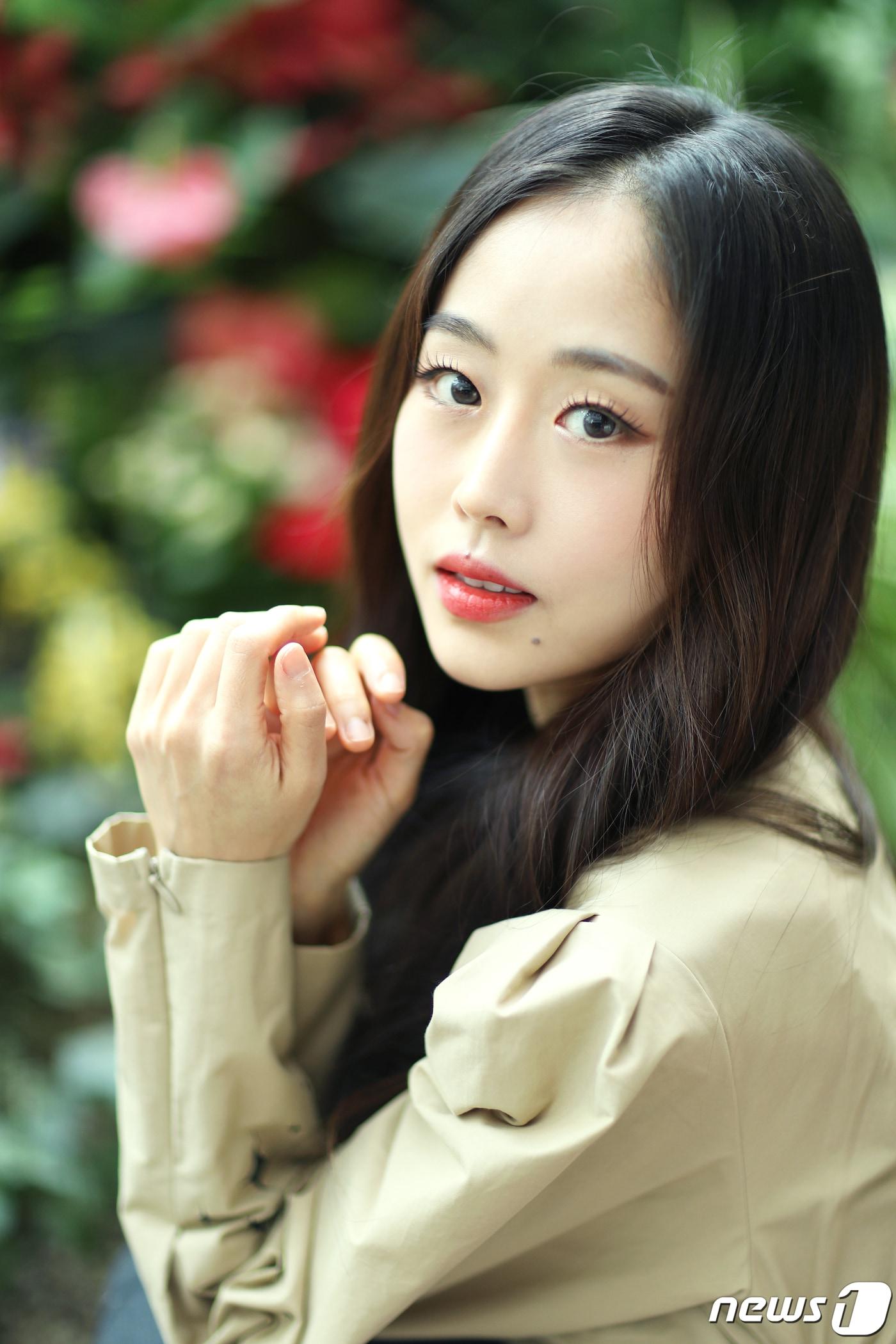 본문 이미지 - 러블리즈 출신 가수 이수정이 12일 서울 종로구 뉴스1 사옥에서 열린 인터뷰에 앞서 포즈를 취하고 있다. 뉴스1 ⓒ News1 권현진 기자