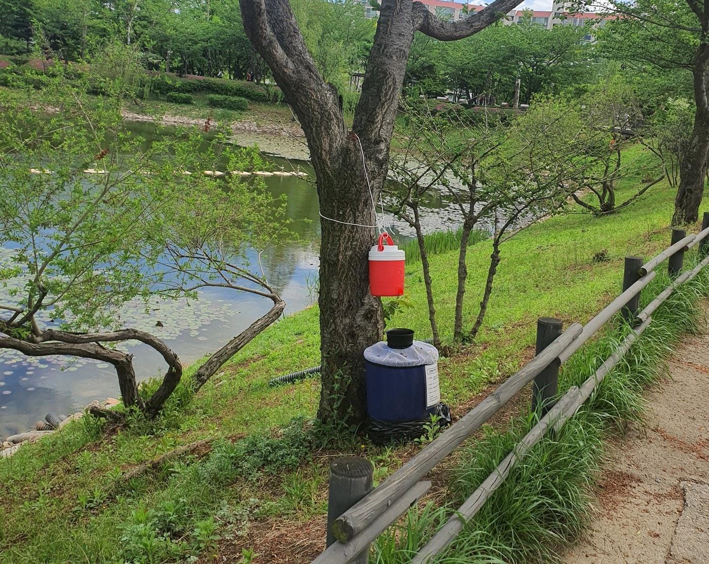 본문 이미지 - 모기 채집기(서울시 제공).